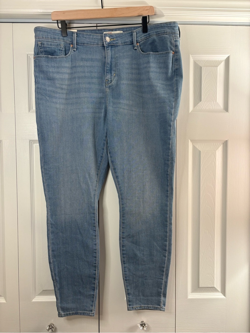 Women’s Signature by Levi Strauss mid-rise skinny jeans size 18/ W34:L30 NWT